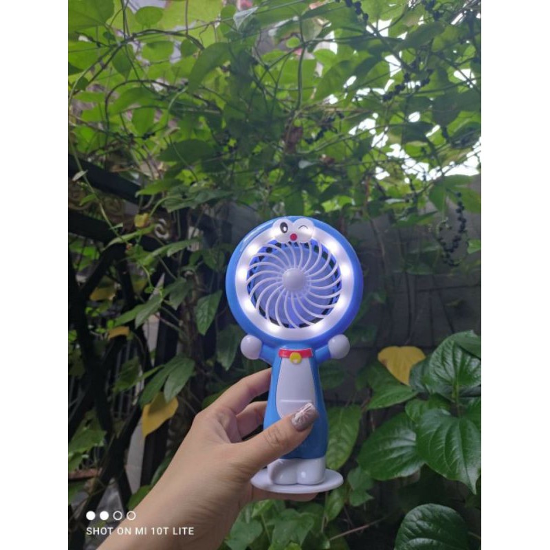 quạt cầm tay mèo doremon