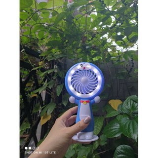 Quạt cầm tay mèo doremon