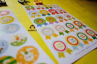 Sticker logo tròn