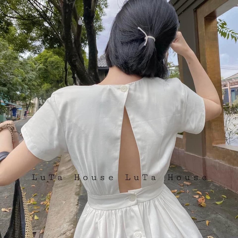 VÁY TRẮNG HỞ LƯNG