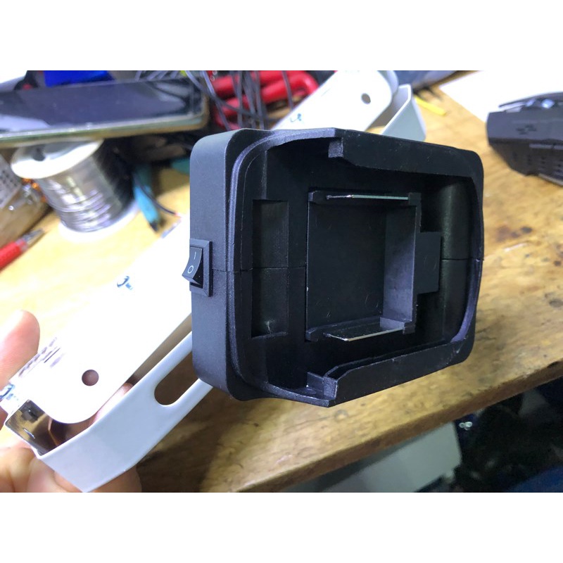 Đèn pin công suất cao dùng chung pin makita 18v