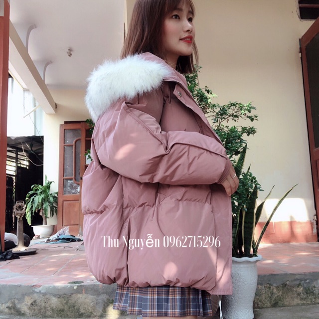 Phao đại hàn gân tay chất dày đẹp dã man luôn ạ. Có 4 màu xanh ngọc hồng đỗ đen và be. Áo free sz .Ảnh chèn tên là e mặc