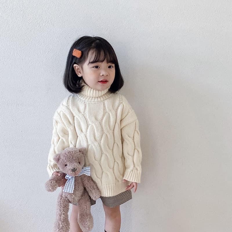 Áo len cao cổ vặn thừng bé gái