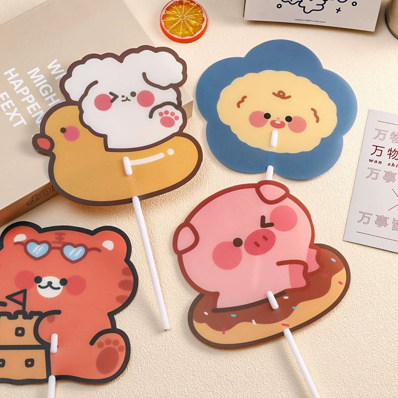 Quạt Nhựa Cầm Tay Cán TrònTrắng Hình Hoạt Hình Dễ Thương BiTi Store