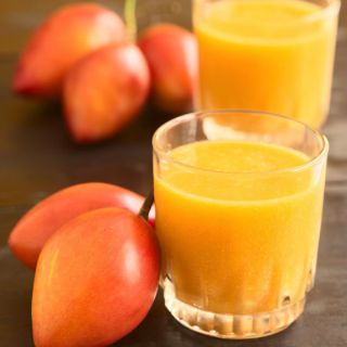 Cây giống cà chua thân gỗ.