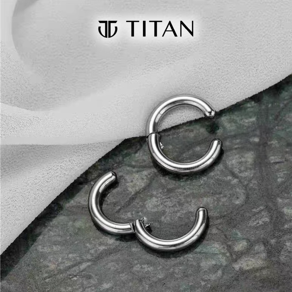 Khuyên tai nam tròn unisex, bông tai không cần bấm lỗ cá tính, khuyên kẹp vành tai 2 màu bạc đen TITAN Shop
