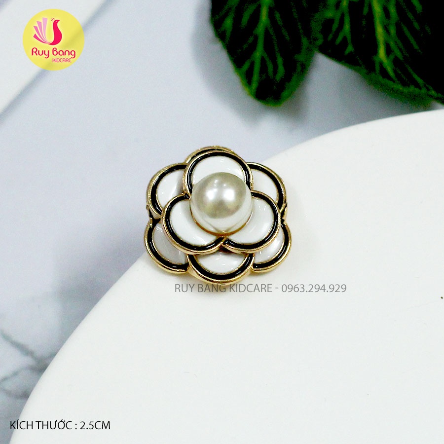 Charm đá hoa cha.nel