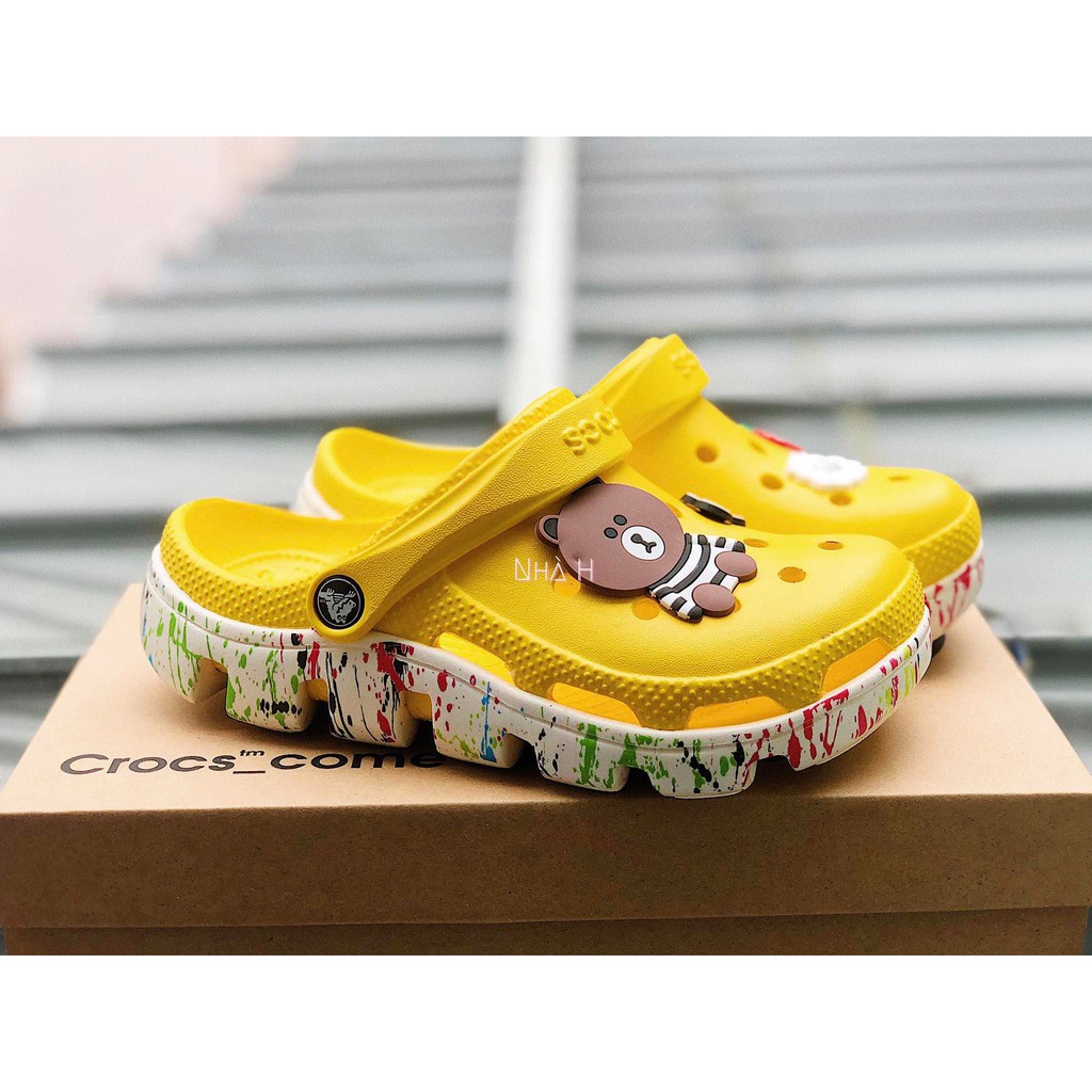 Dép sục  Cross màu vàng đế vảy sơn đủ size 35 đến 42 cho nam và nữ, tặng 12 sticker gắn dép kèm hộp