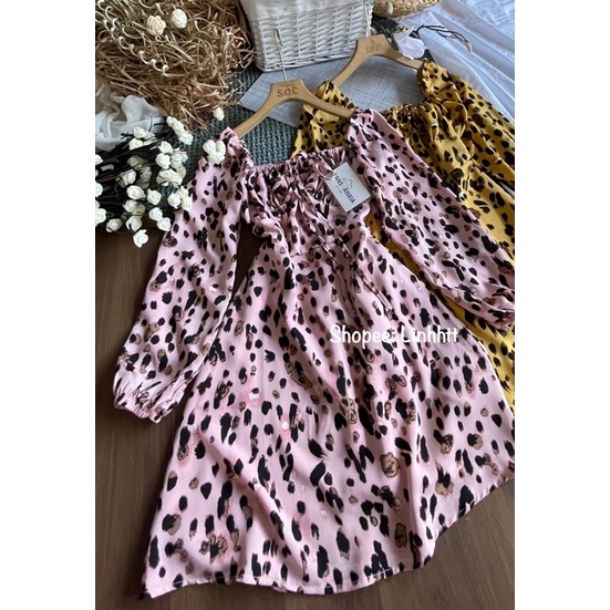 Đầm lụa beo cổ vuông nhúng ngực tay dài ulzzang