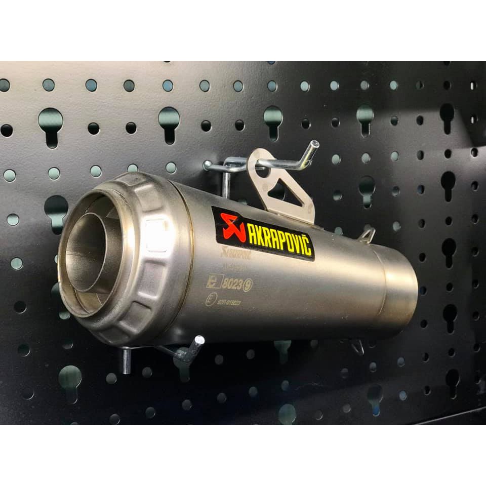PÔ AKRAPOVIC LON NGẮN