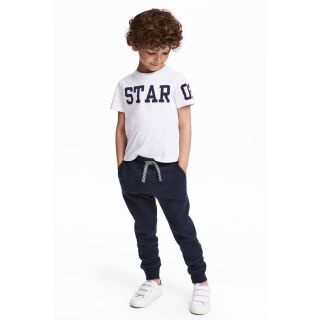Quần nỉ Joggers HM bé trai size 1/2-8/10t
Hàng Cambo xuất xịn.
Dòng này là hàng luôn bán chạy . Vì dễ mặc và dễ phối đồ.
