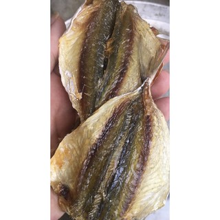 Cá chỉ vàng khô 1 con