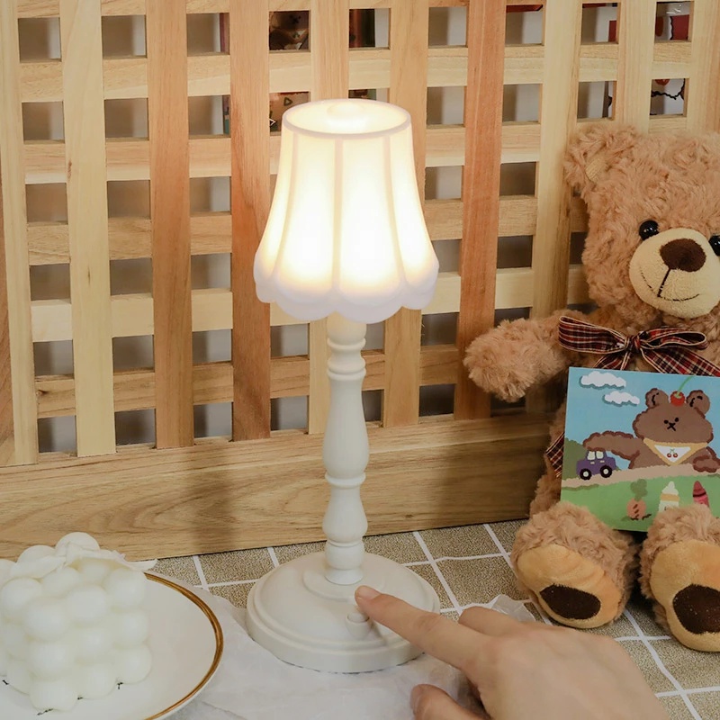 Đèn Ngủ Nhỏ Cổ Điển Châu Âu Với Vỏ Đèn Trắng Trang Trí Phòng Khách/Phòng Ngủ