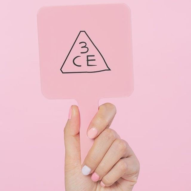 Gương 3ce Pink Rumour Square Hand Mirror 12x21cm Lớn- Hồng