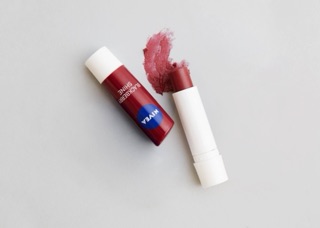 SON DƯỠNG NIVEA BLACKBERRY SHINE