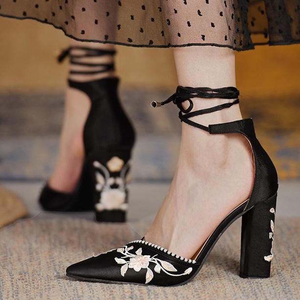Giày cao gót thêu hoa 3.54 Inches Size 35-43