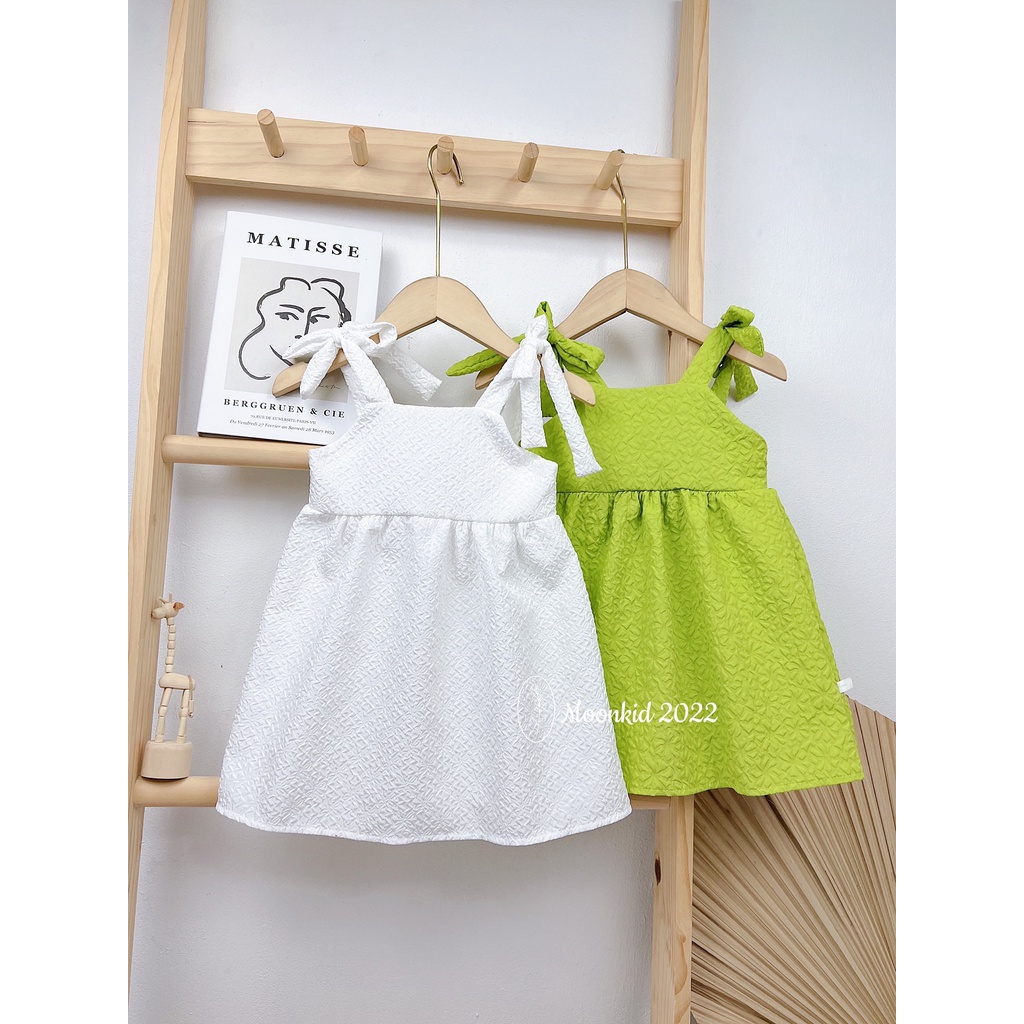 Váy bé gái 2 dây vân nỗi chất đũi xốp mềm mát cho bé 8-20kg