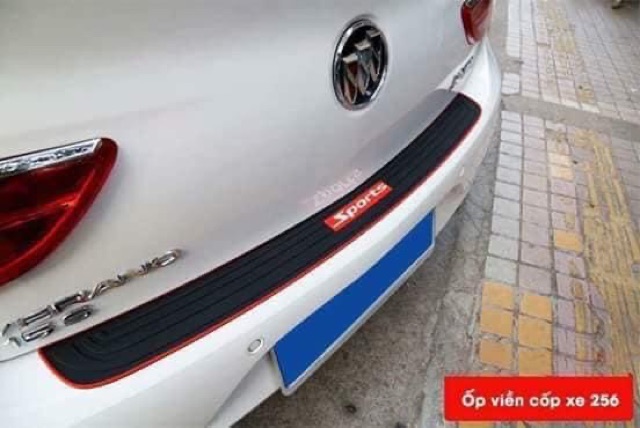 Miếng dán cao su chống trầy bậc lên xuống và cốp sau xe ô tô