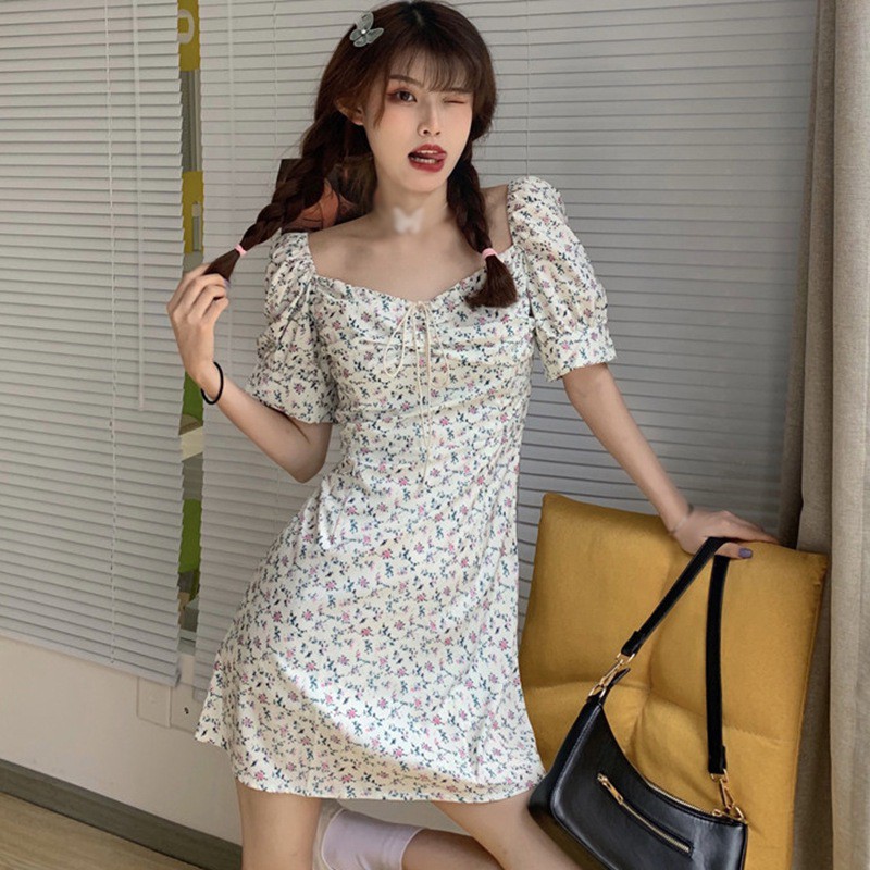 Đầm Tay Ngắn Cổ Vuông Họa Tiết Hoa Thiết Kế Hở Lưng Quyến Rũ