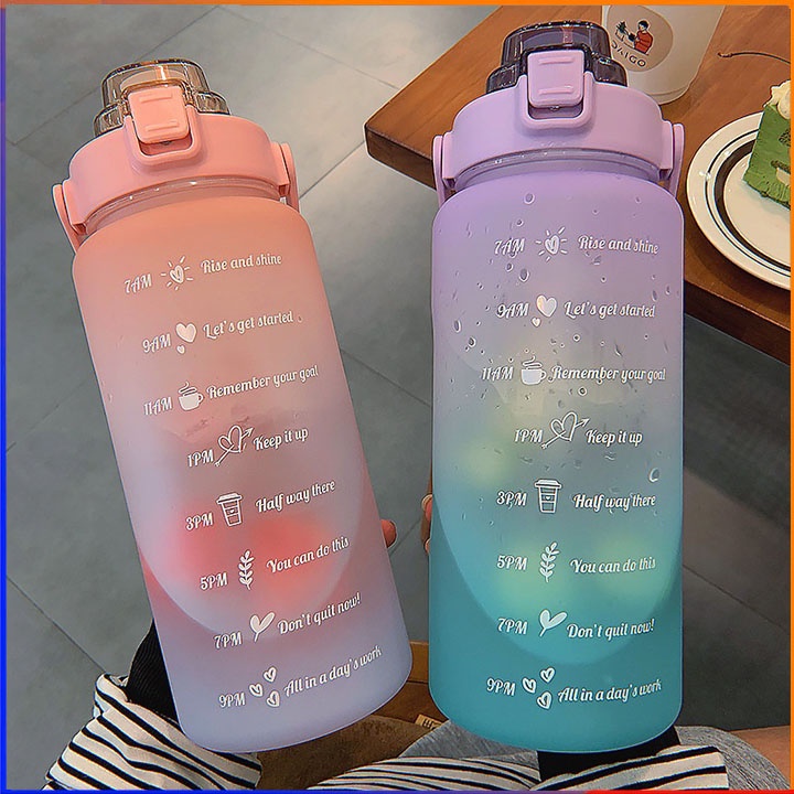bình nước cute 2L có ống hút, vạch chia nhắc giờ