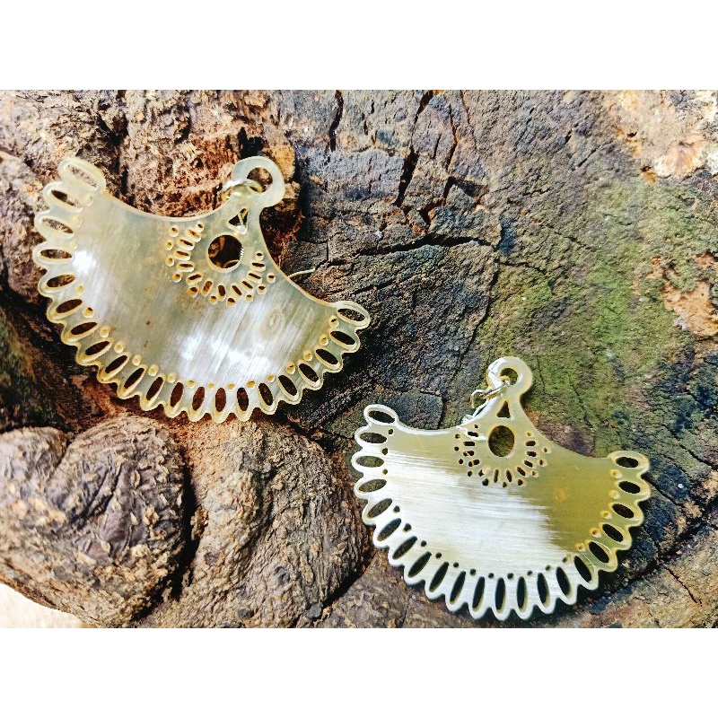 Bông tai nữ bằng sừng trâu tự nhiên hàng đẹp xuất đi châu Âu, không bị ăn tai