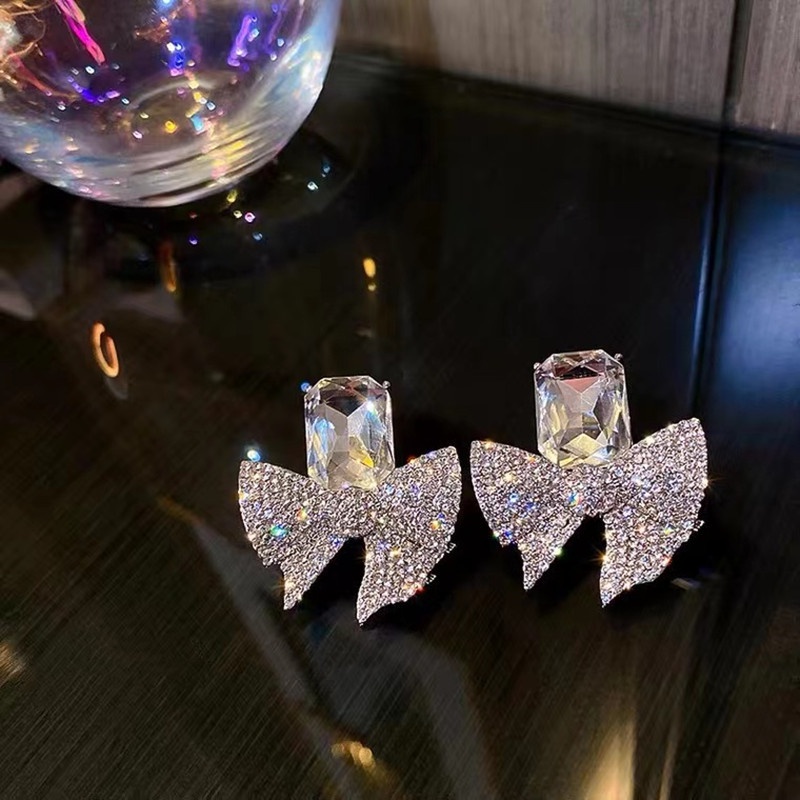 Bông Tai Hình Nơ Đính Đá Pha Lê Thời Trang Ngọt Ngào Phổ Biến