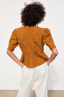 Áo Zara đột lỗ hoa xinh