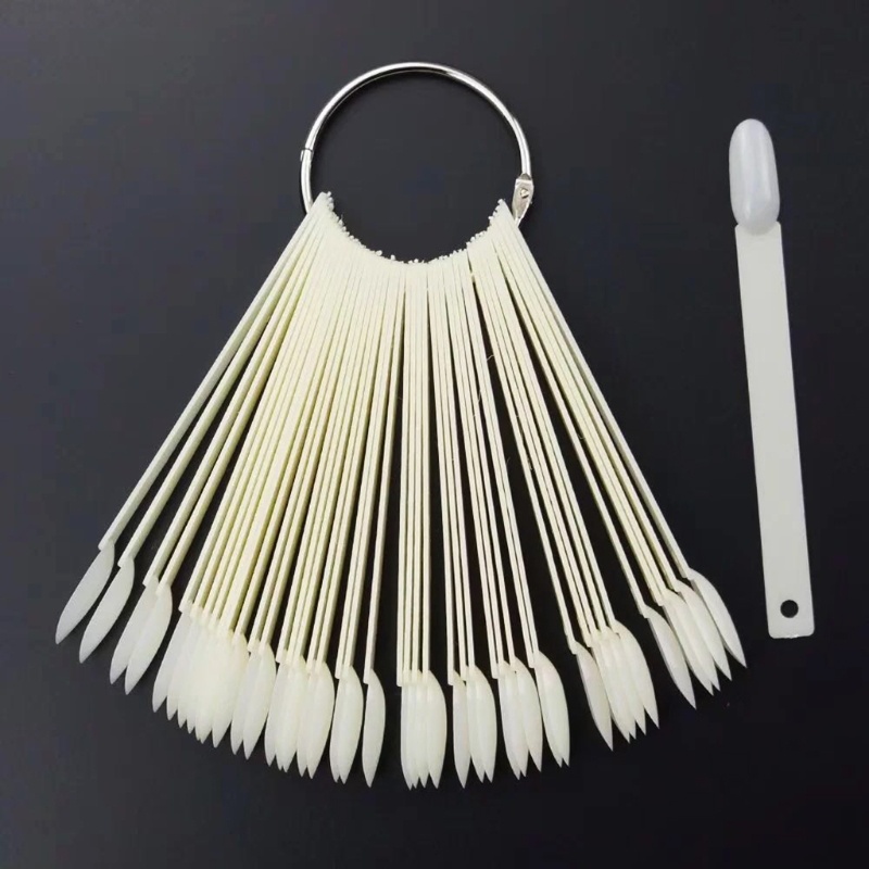 Set 50 Móng Tay Giả Hình Quạt Nhiều Màu Sắc Trưng Bày Kèm Nhẫn Kim Loại