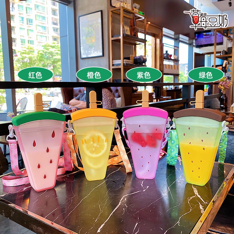 Bình Nước Di Động Có Ống Hút Bằng Nhựa In Hình Trái Tim Dễ Thương Cho Nữ