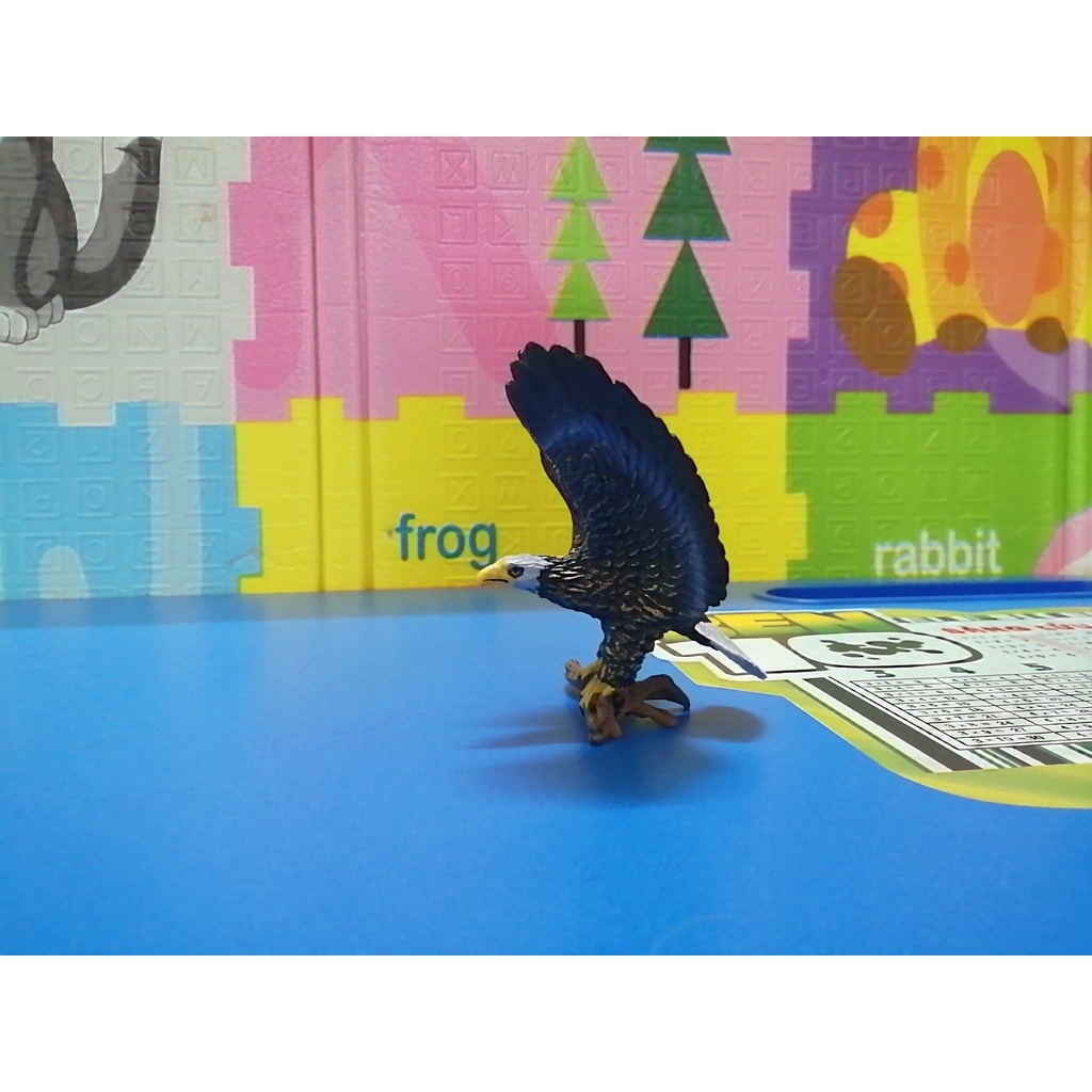 Mô hình chim đại bàng trưng bày kệ tủ bàn học bể cá