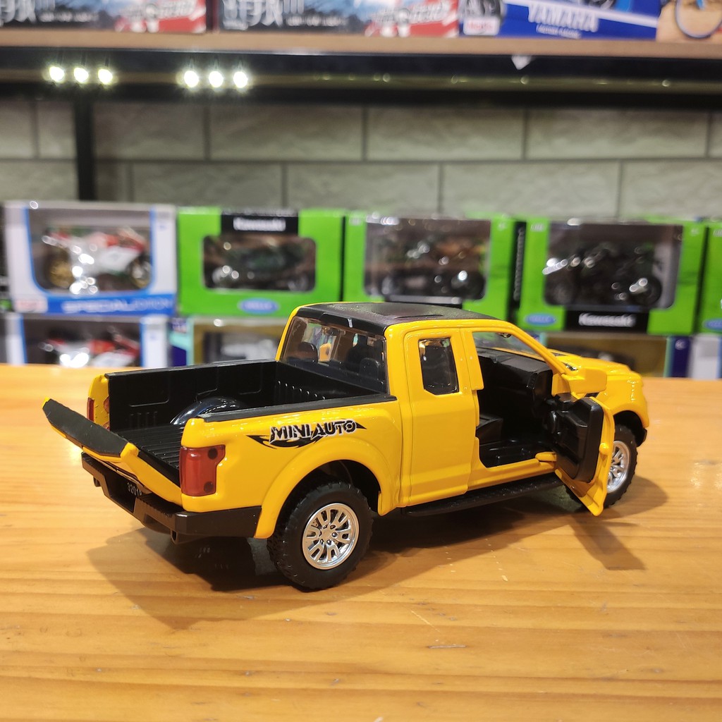 Xe mô hình giá rẻ Ford Ranger Raptor tỉ lệ 1:32 màu vàng