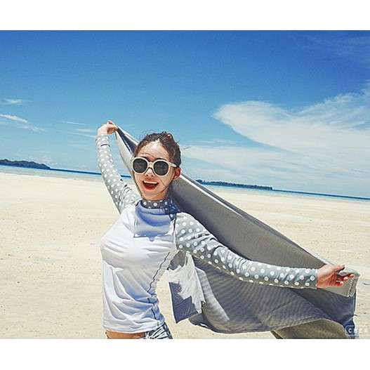 Áo bơi dài tay chấm bi, bikini đi biển | BigBuy360 - bigbuy360.vn