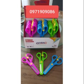 Kéo thủ công học sinh