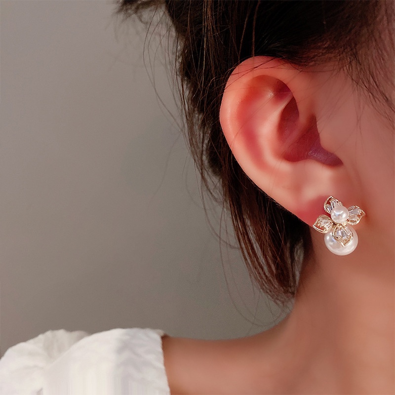 Khuyên tai đính ngọc trai cao cấp phong cách sang trọng cho nữ