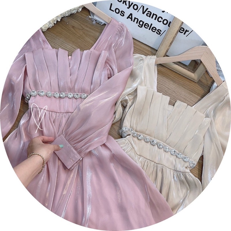 Đầm tơ xếp ly cổ vuông