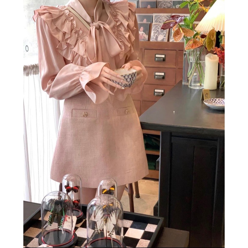 SET 3 MÓN: ÁO SƠ MI BÈO NGỰC THẮT NƠ + ÁO KHOÁC + CHÂN VÁY HỒNG TÚI MỔ