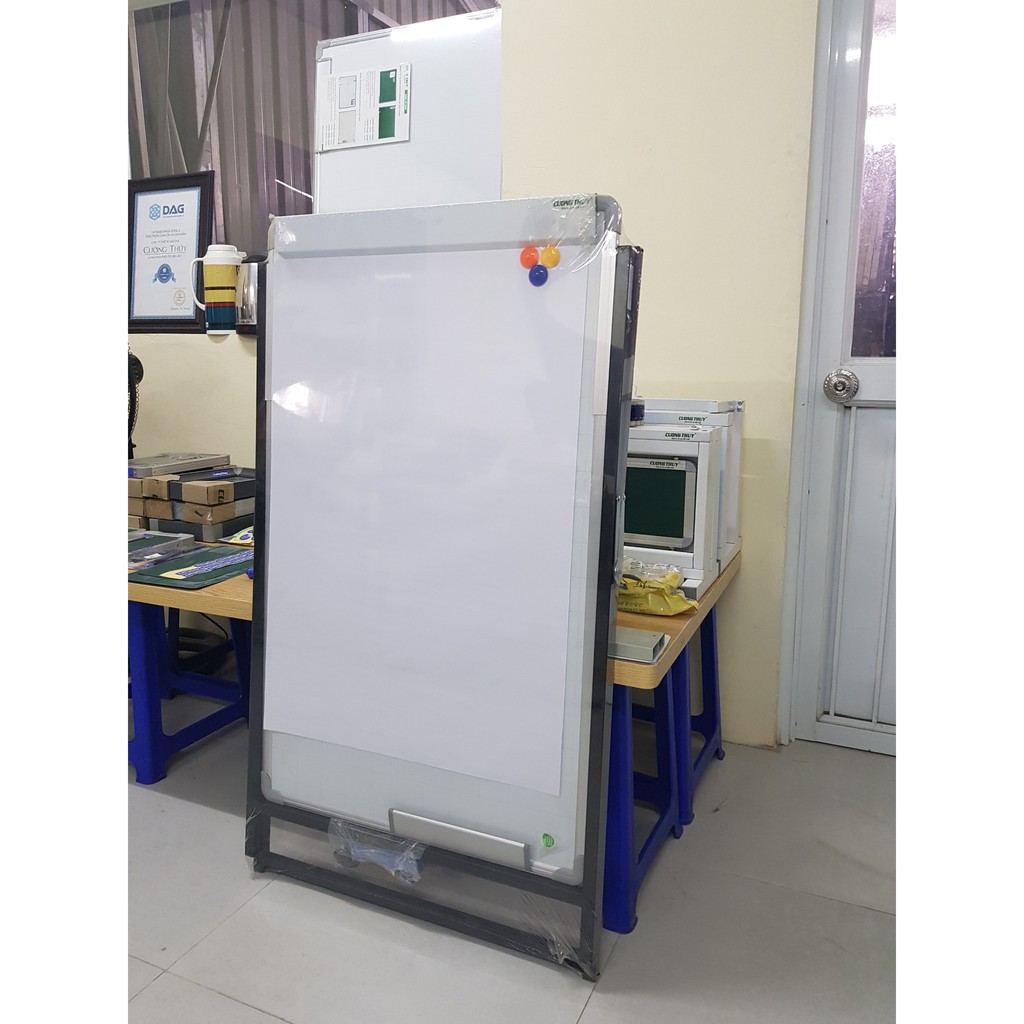 Bảng Flipchart chân đen ,KT 60x100cm dòng Standard-Bảng Cường Thúy(Tặng kèm nam châm,bút và bông lau)