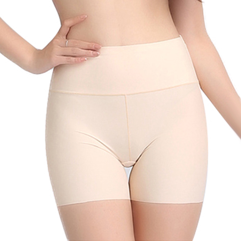 Quần mặc trong váy thiết kế thông thoáng không gây khó chịu cho mông