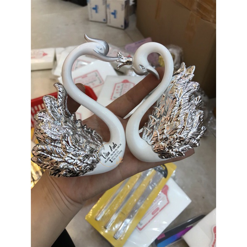 Thiên nga chụp mẫu nail