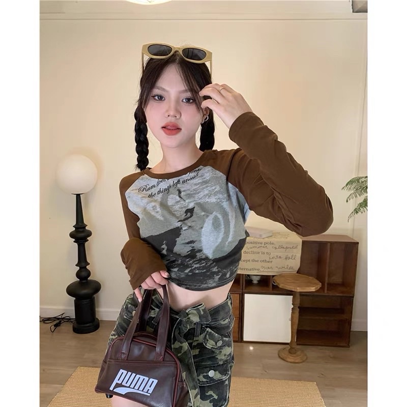 Áo Thun Croptop Tay Dài In Họa Tiết Hai Màu Nâu Đen Phong Cách Hàn Quốc