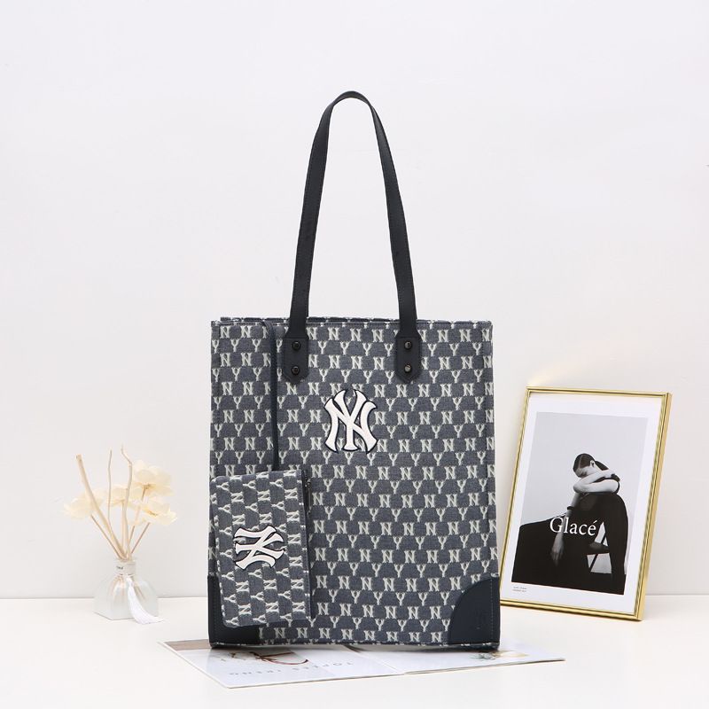 Túi Tote MLB NY Monogram Kèm Theo Ví Nhỏ Cầm Tay Unisex, Túi ToTe Cực Hot