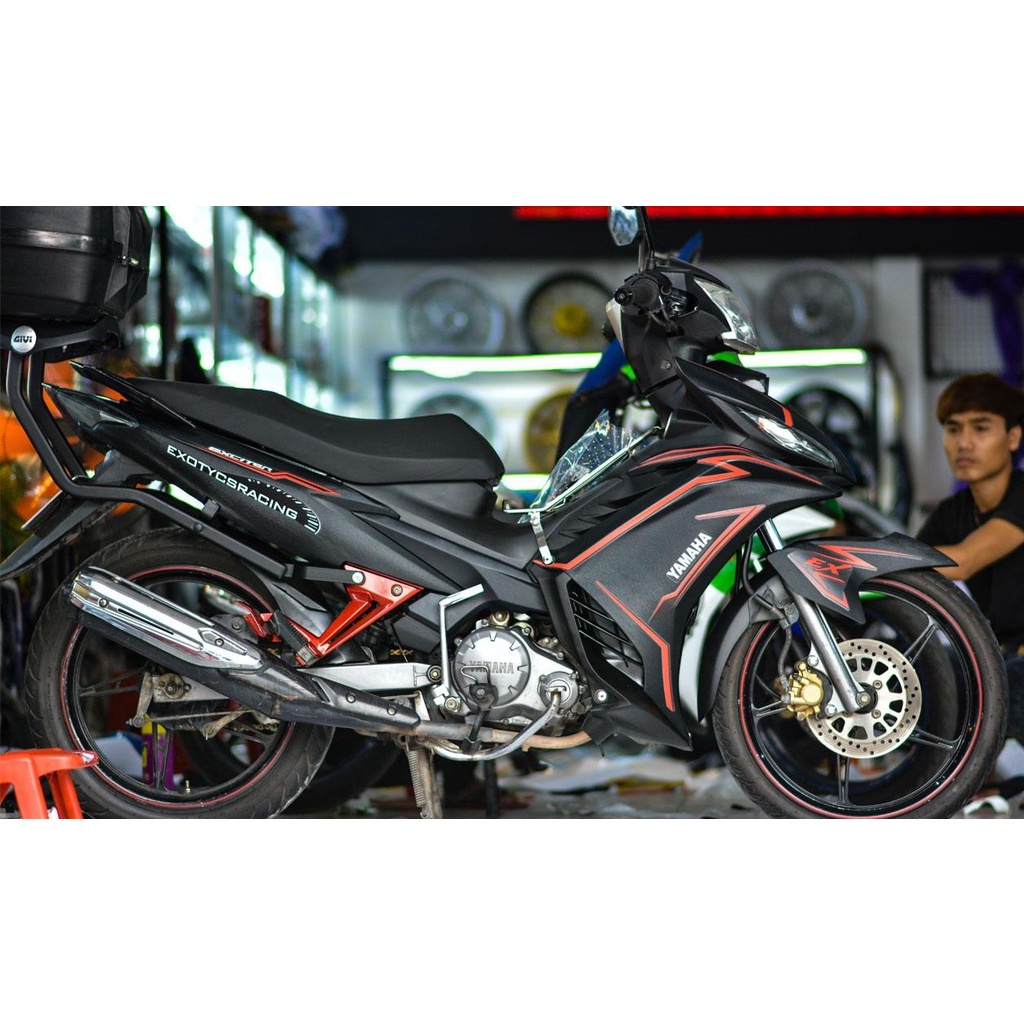 Tem trùm exciter 135 đen chỉ đỏ, tem exciter 135, team trùm exciter 135, tem xe exciter 135, team tr