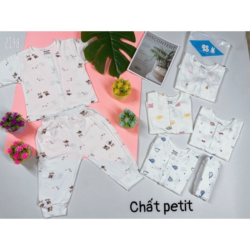 Bộ sơ sinh cài chéo cho bé hoạ tiết xinh xắn