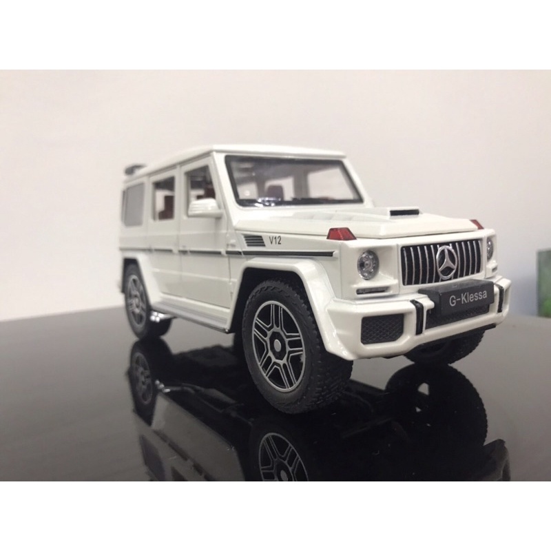 Xe mô hình ô tô Mercedes G63 màu trắng tỷ lệ 1/24