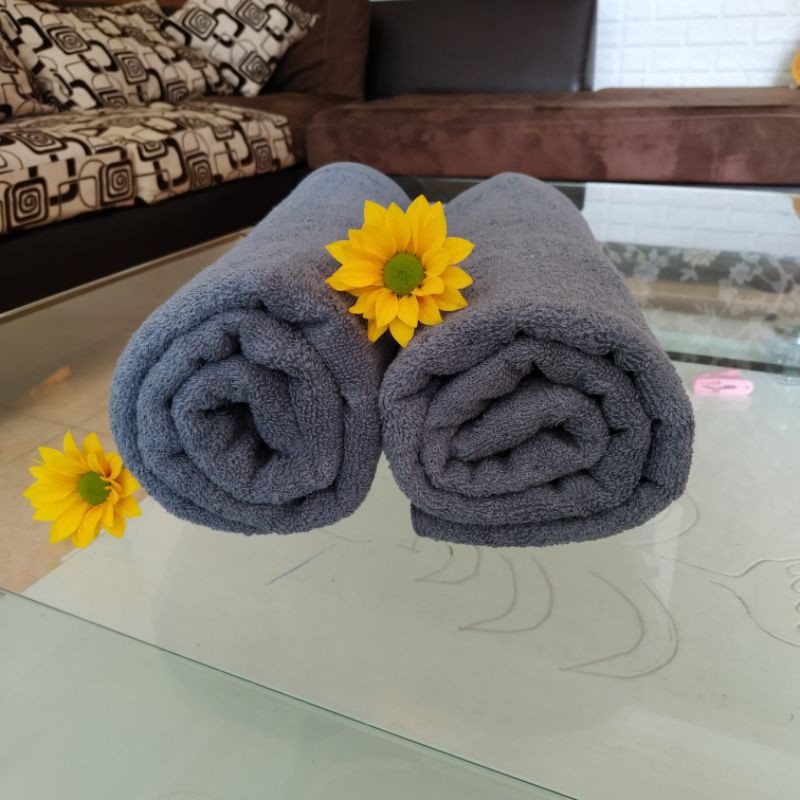 KHĂN TẮM XÁM GHI COTTON  THÊU LOGO KHÁCH SẠN THEO YÊU CẦU, SỢI BÔNG MỀM MẠI HÚT NƯỚC TỐT