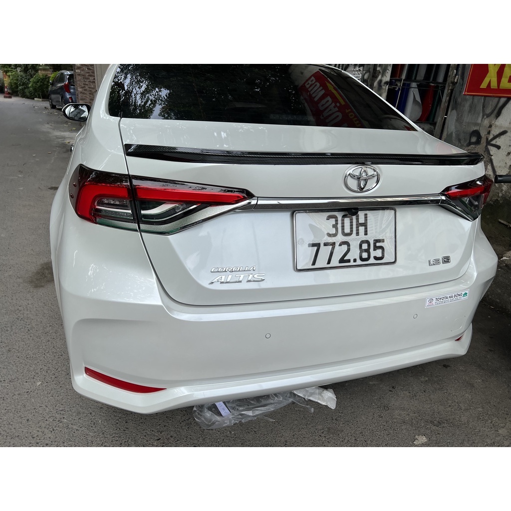 Đuôi gió thể thao, cánh lướt gió Xe Toyota Altis 2021 2022 2023 mẫu Carbon Cao Cấp Tặng kèm keo dính
