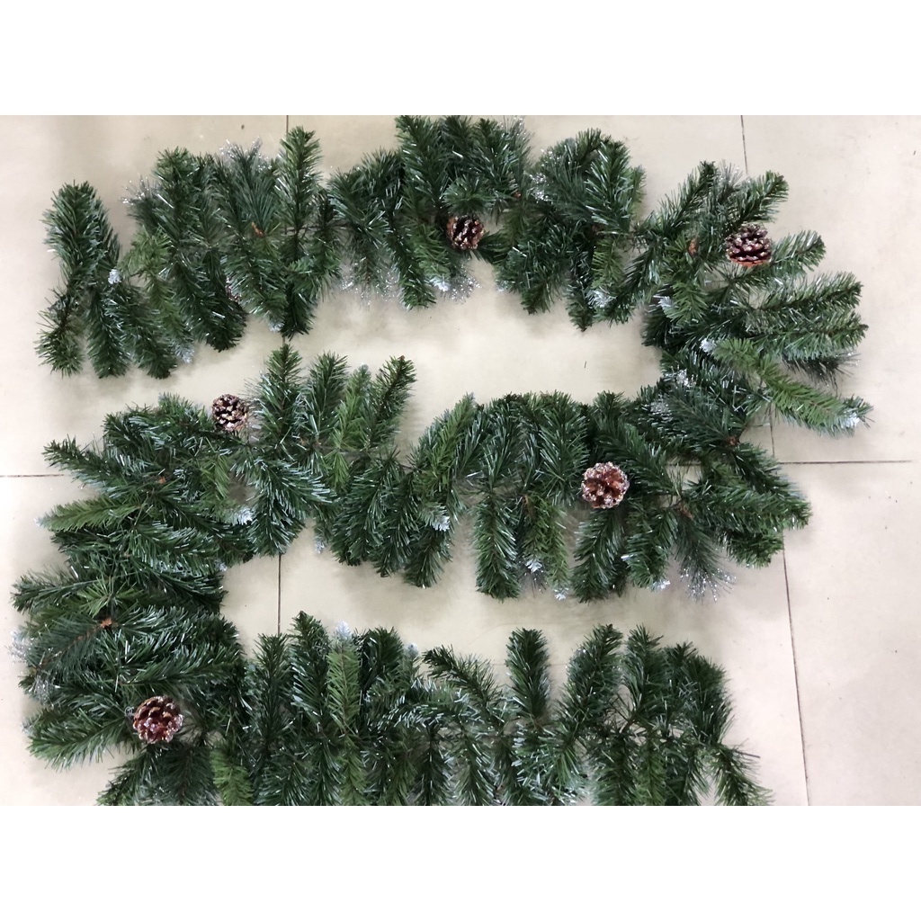 Dây thông xanh 3 loại lá gắn sẵn quả thông dài 2,7m trang trí Giáng Sinh Noel làm vòng nguyệt quế viền cửa