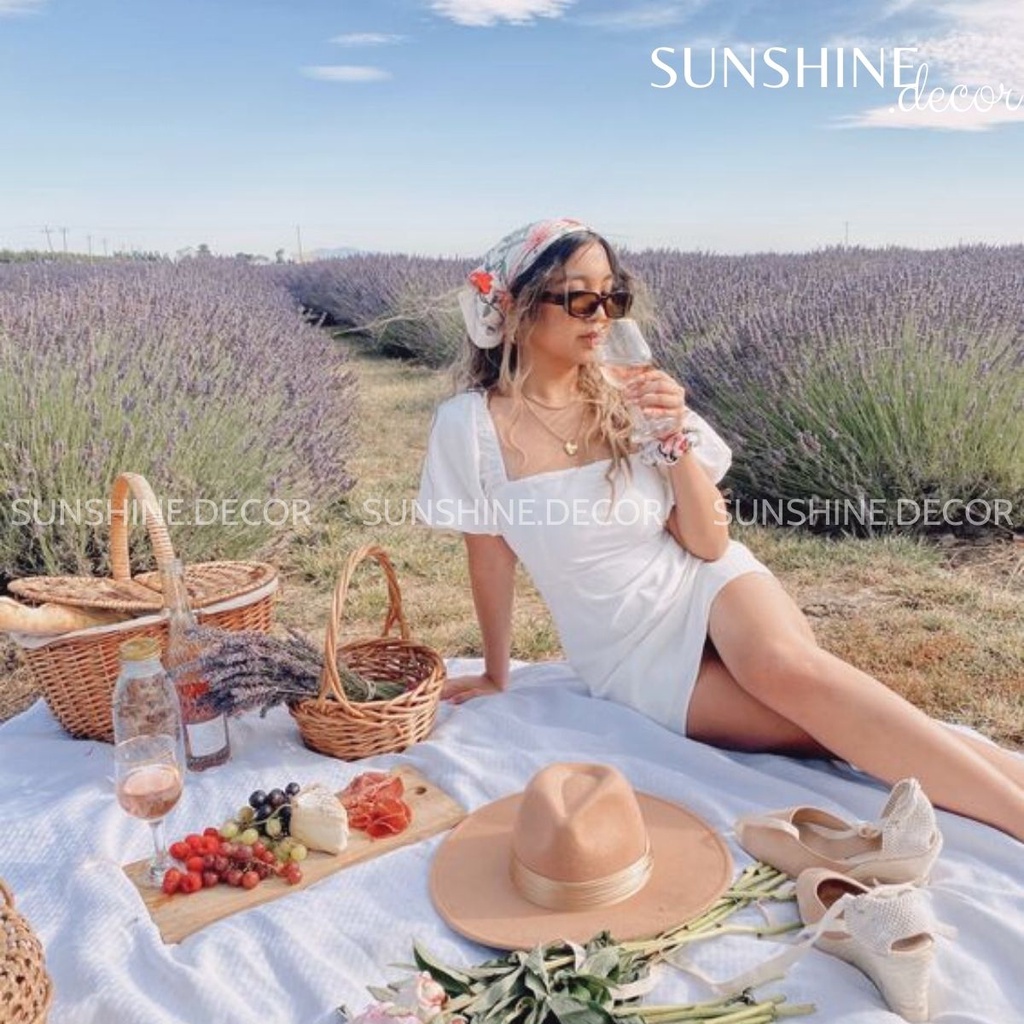 Vải trắng làm thảm picnic chụp hình dã ngoại phong cách hiện đại