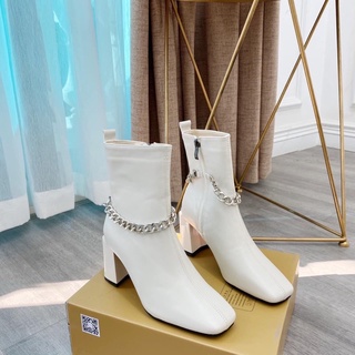 Boot cổ ngắn gót vuông kèm xích