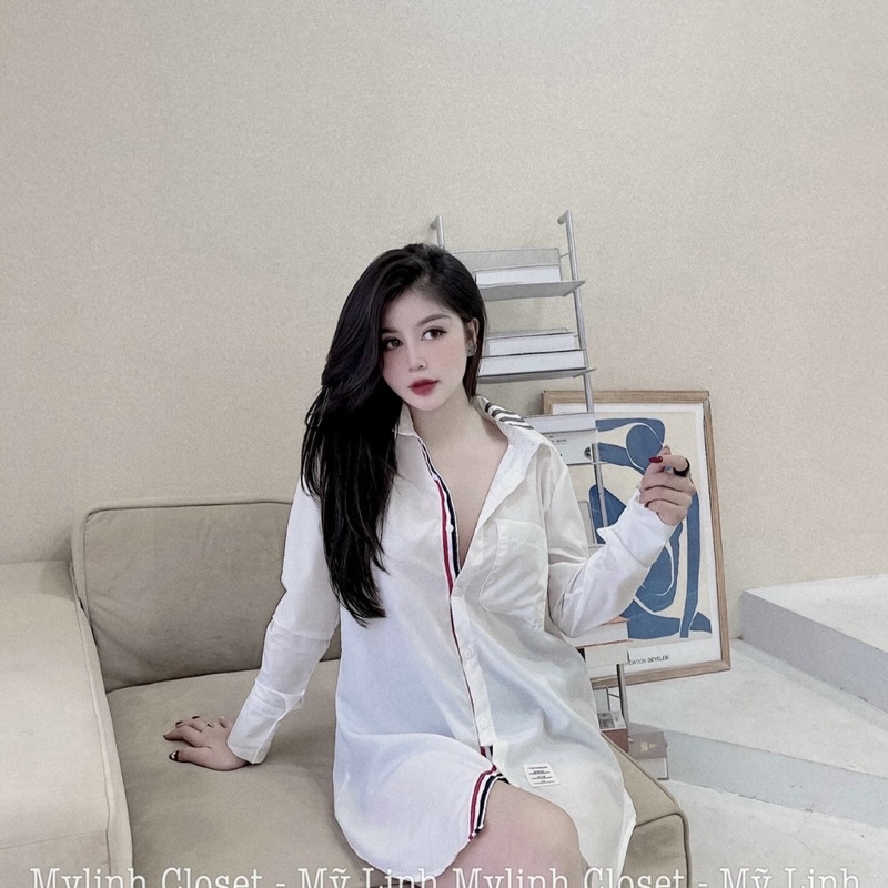 Áo sơ mi phối viền kẻ vạch ở cổ sơ mi trắng dài tay